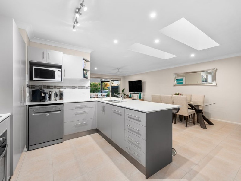 10 Jasmine Street, Wakerley QLD 4154