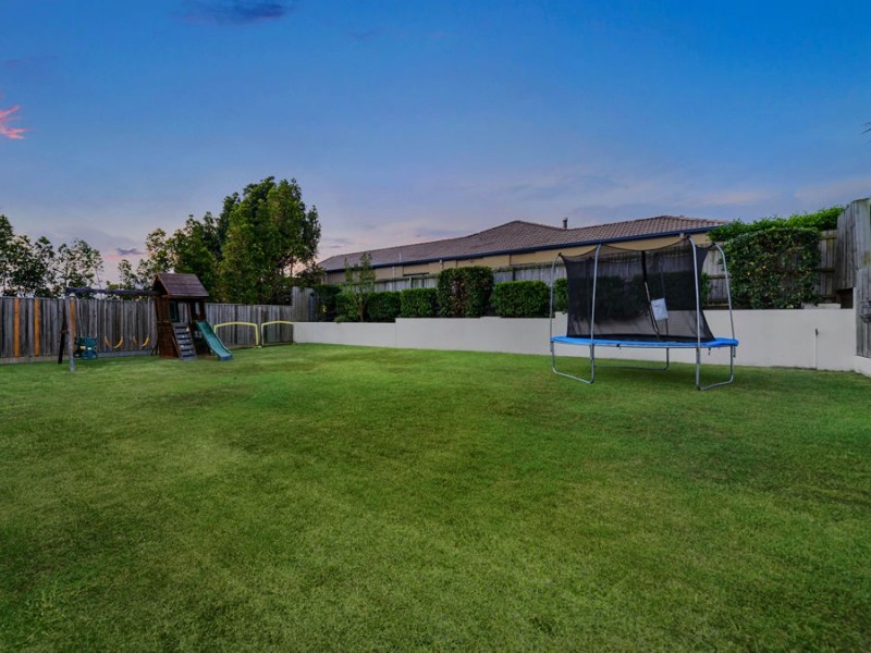 64 Ivy Crescent, Wakerley QLD 4154
