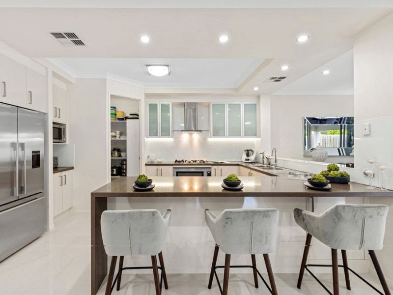 64 Ivy Crescent, Wakerley QLD 4154