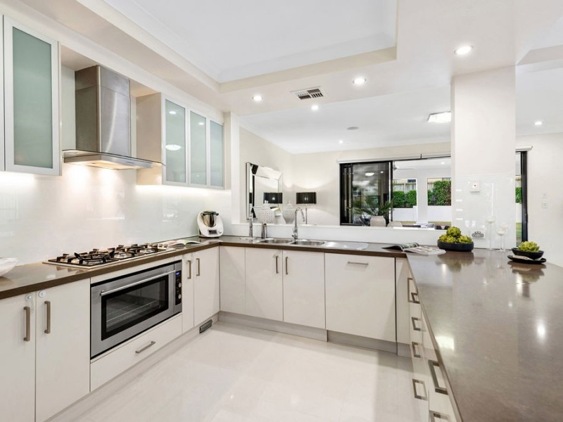 64 Ivy Crescent, Wakerley QLD 4154