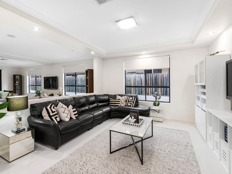 64 Ivy Crescent, Wakerley QLD 4154