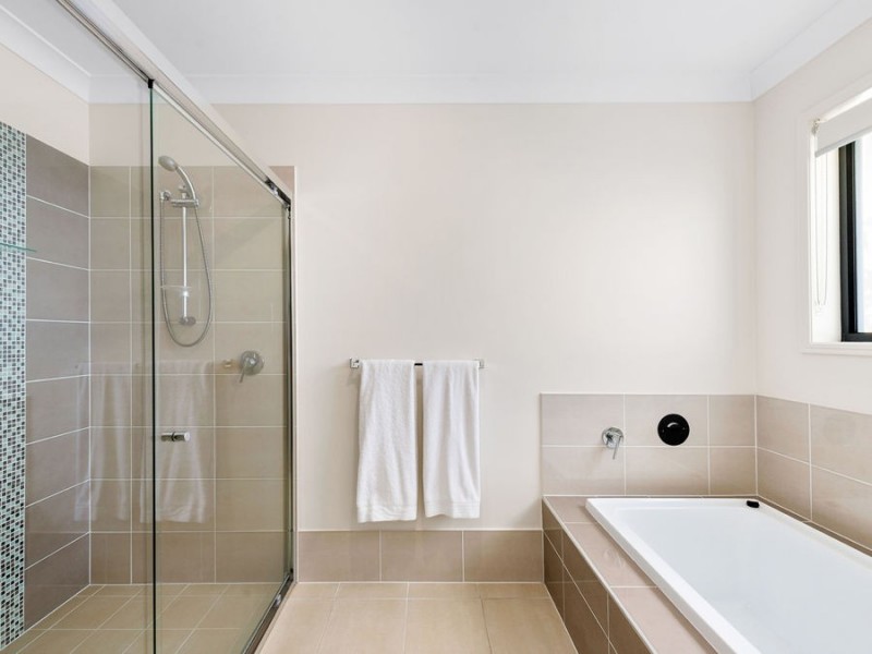 64 Ivy Crescent, Wakerley QLD 4154