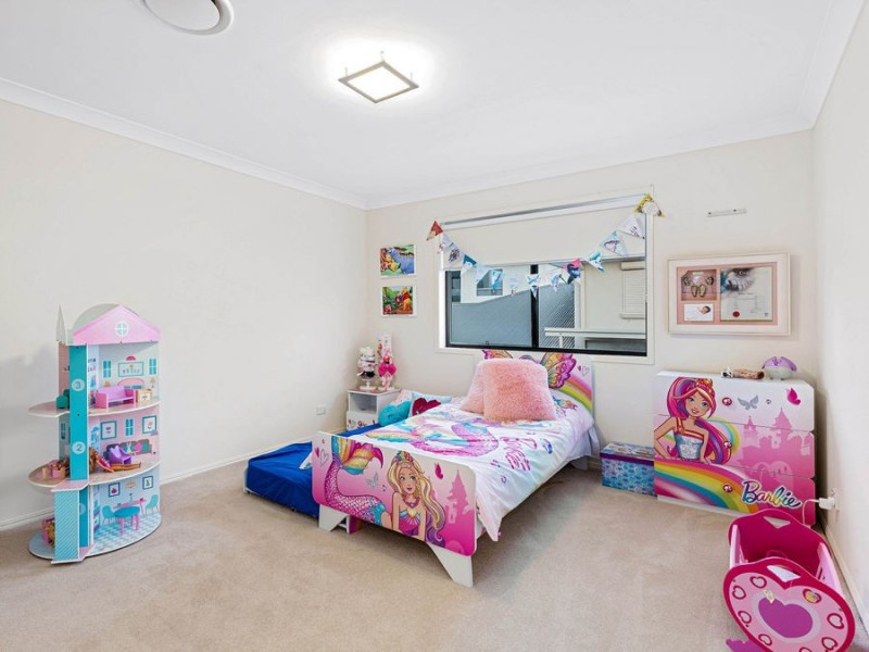 64 Ivy Crescent, Wakerley QLD 4154