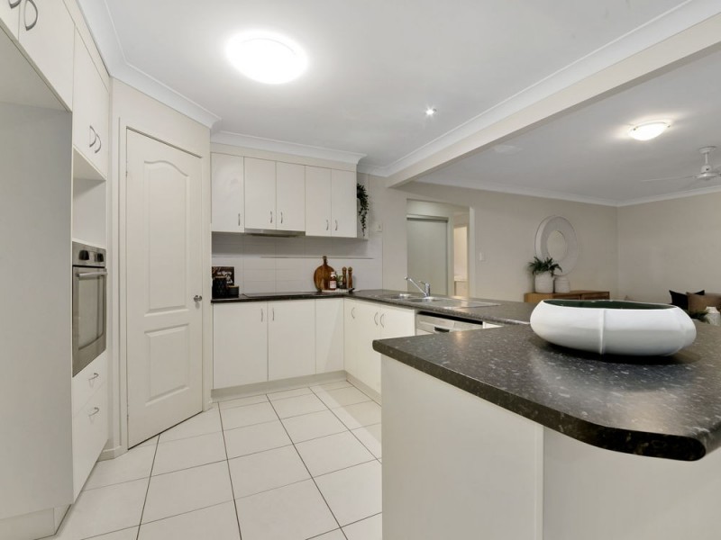 8 Malia Court, Wynnum West QLD 4178