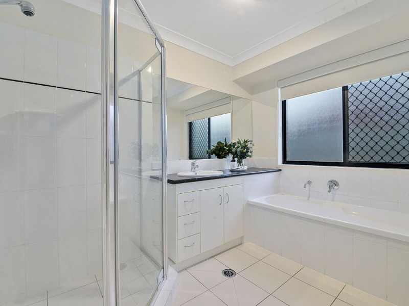 8 Malia Court, Wynnum West QLD 4178