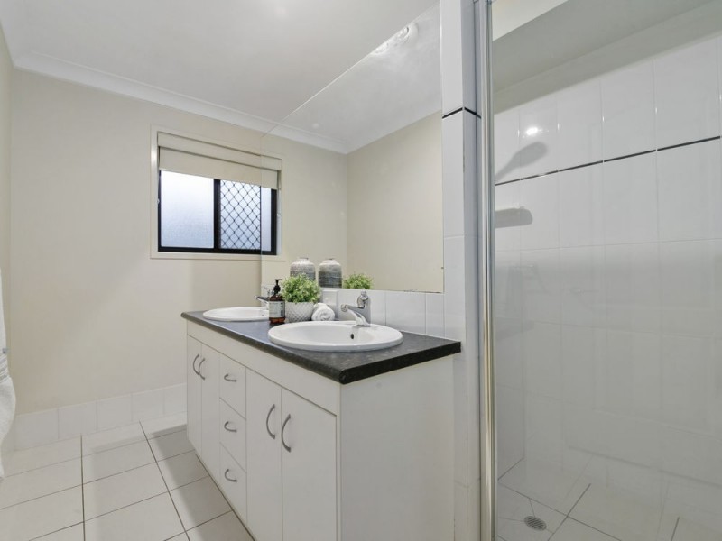 8 Malia Court, Wynnum West QLD 4178