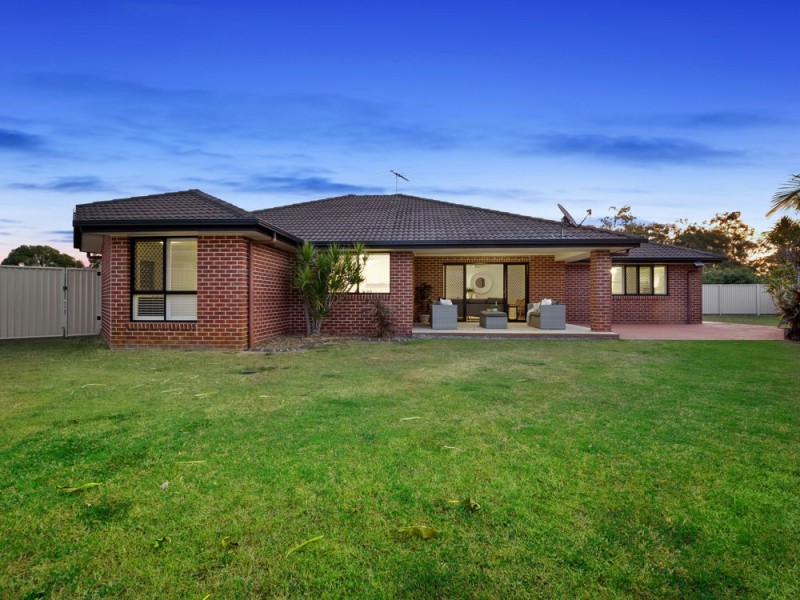 8 Malia Court, Wynnum West QLD 4178