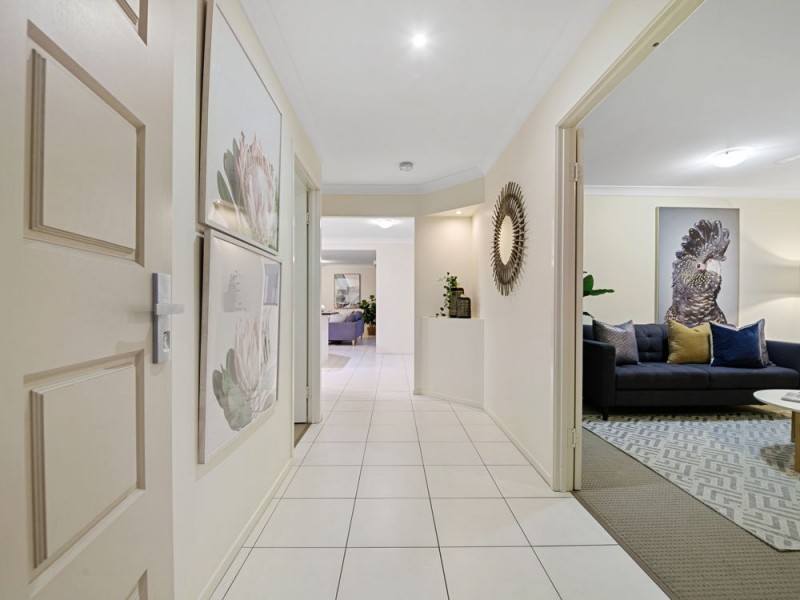 8 Malia Court, Wynnum West QLD 4178