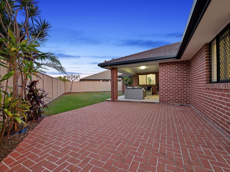 8 Malia Court, Wynnum West QLD 4178