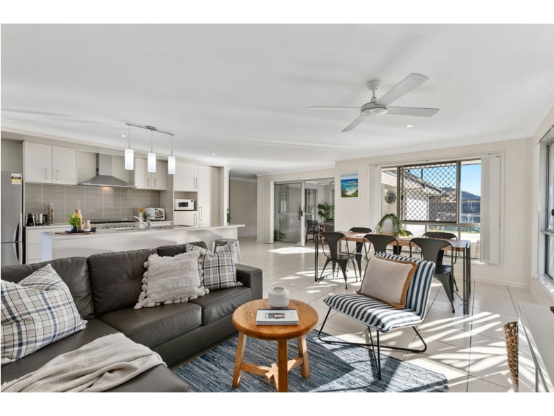 58 Schooner Circuit, Manly West QLD 4179