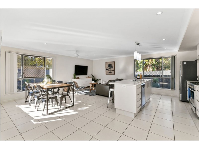 58 Schooner Circuit, Manly West QLD 4179