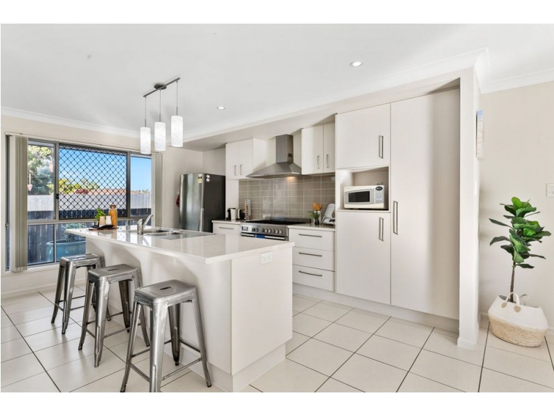 58 Schooner Circuit, Manly West QLD 4179
