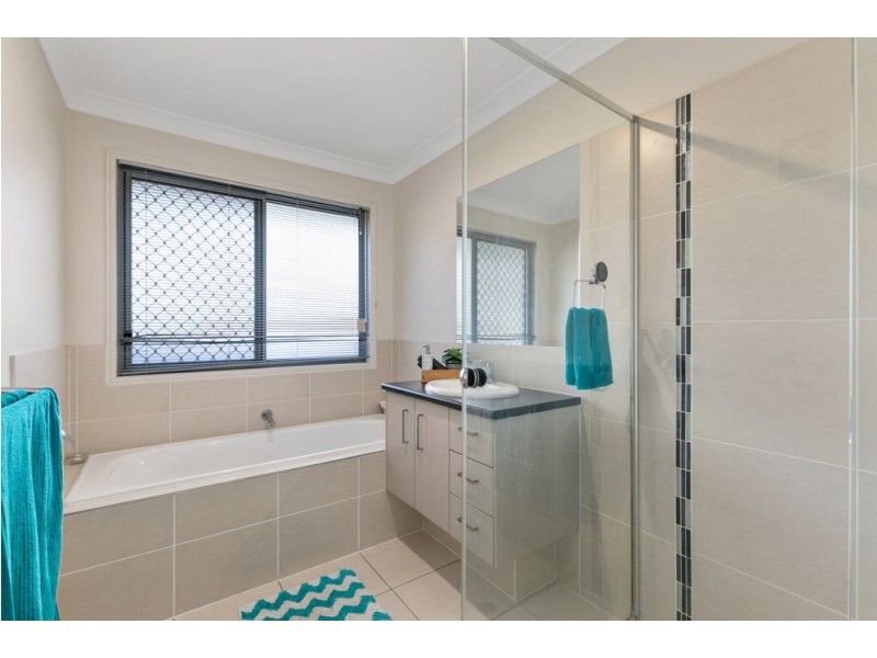 58 Schooner Circuit, Manly West QLD 4179