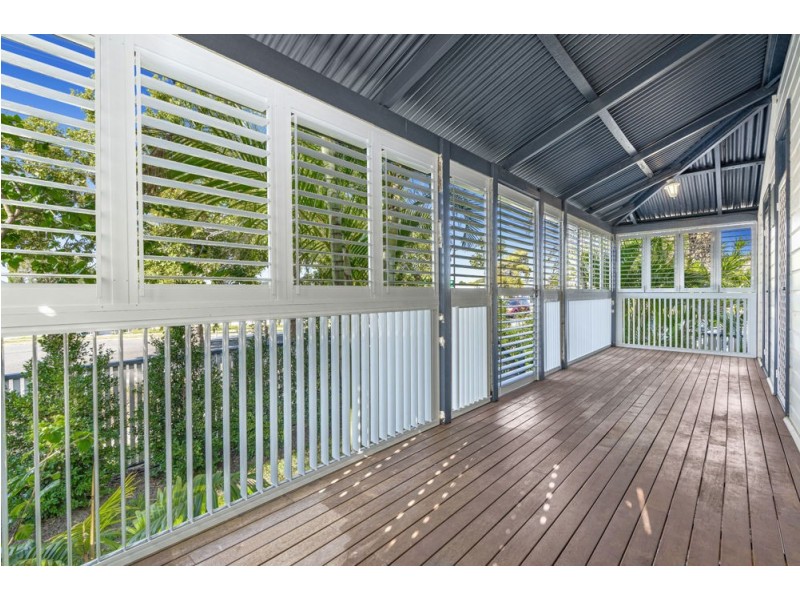 2 Gordon Parade, Manly QLD 4179