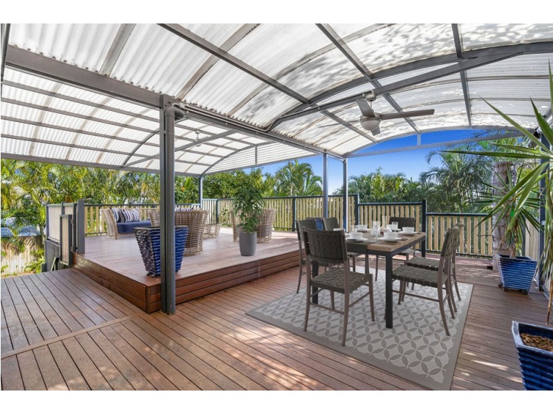 2 Gordon Parade, Manly QLD 4179
