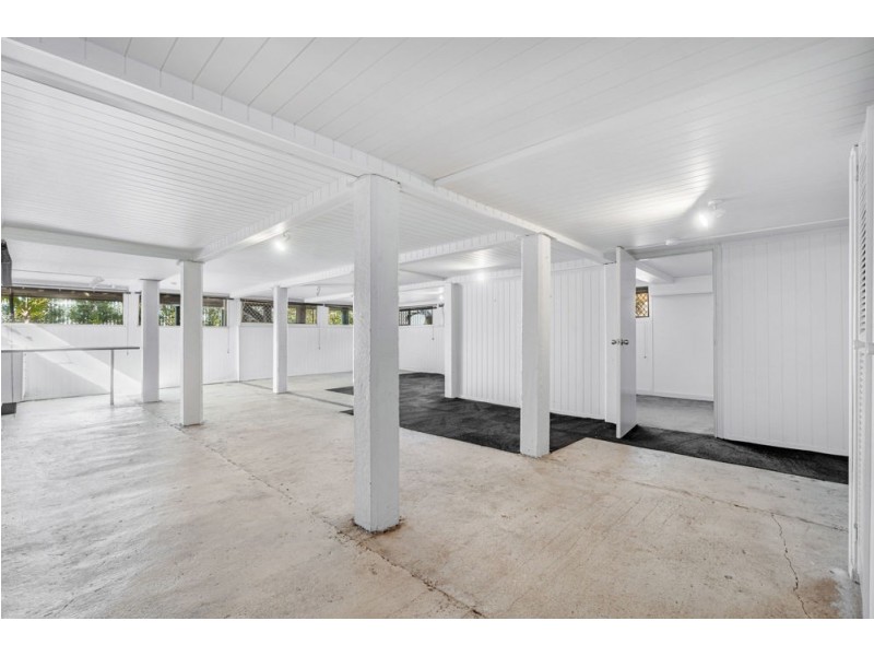 2 Gordon Parade, Manly QLD 4179