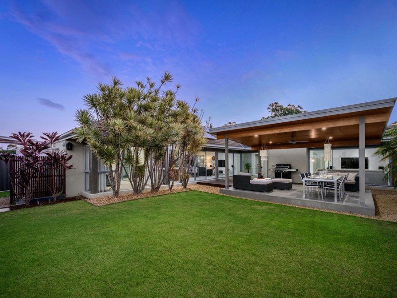 93 Mossvale Drive, Wakerley QLD 4154