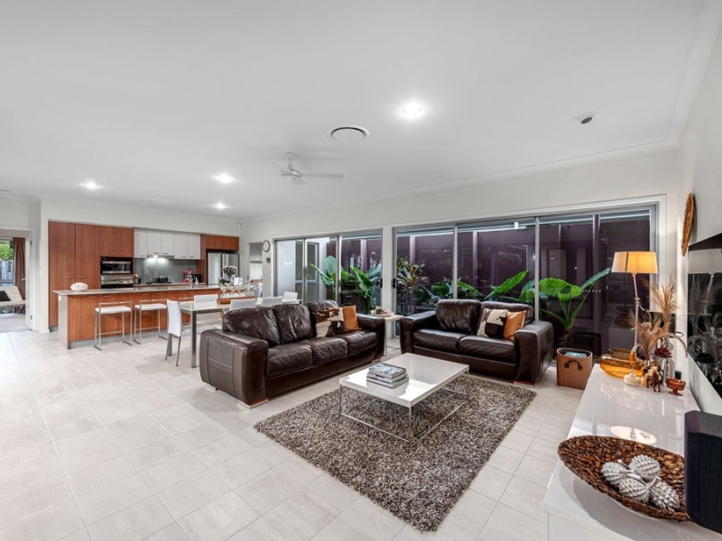 93 Mossvale Drive, Wakerley QLD 4154