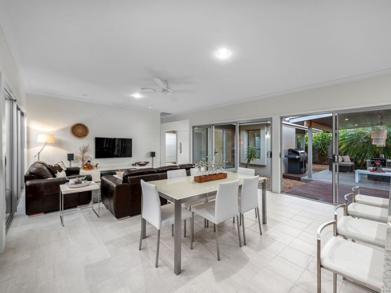 93 Mossvale Drive, Wakerley QLD 4154