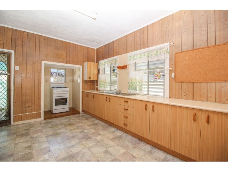 12 Booner St, Lota QLD 4179