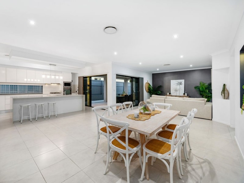 87 Ivy Crescent, Wakerley QLD 4154