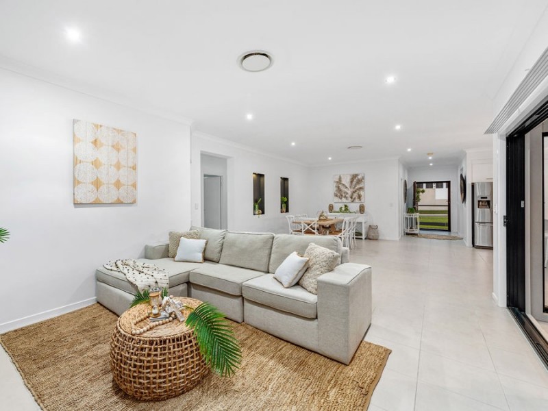 87 Ivy Crescent, Wakerley QLD 4154