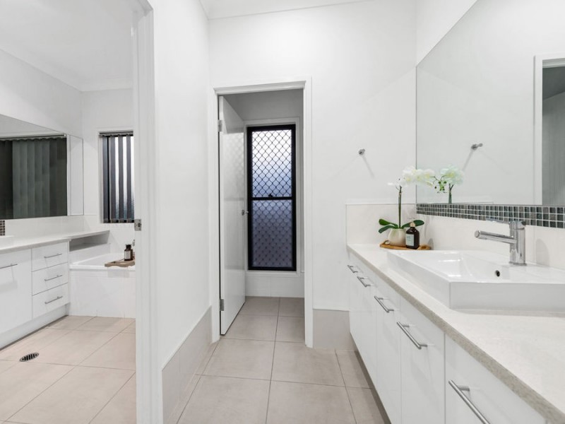 87 Ivy Crescent, Wakerley QLD 4154