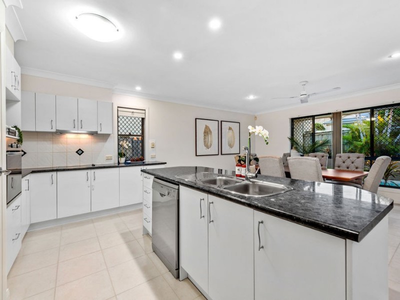 42 Williams Street, Wakerley QLD 4154