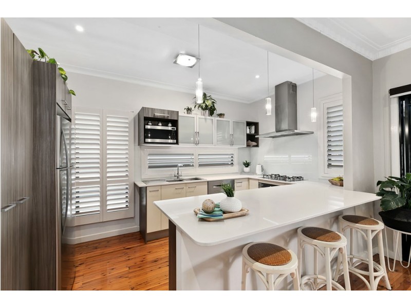 11 Shepherd Street, Wynnum QLD 4178