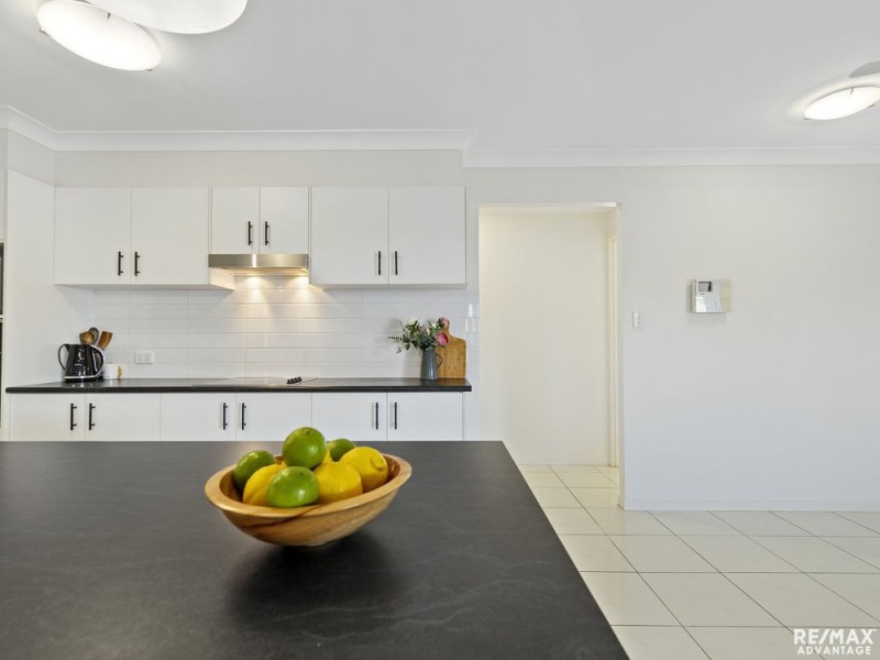 1 Lizard Place, Redland Bay QLD 4165