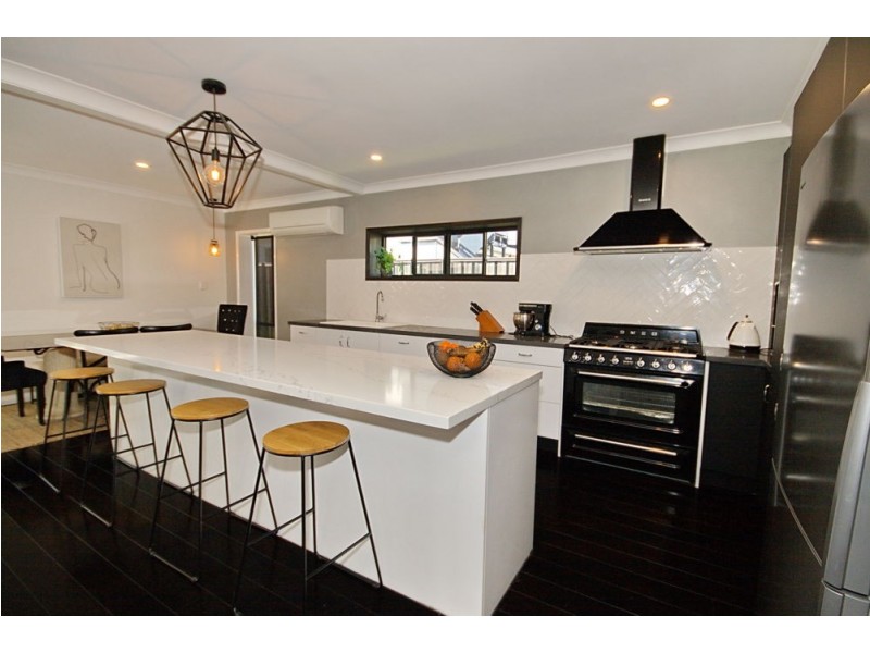 16 Blackwood Road, Manly West QLD 4179