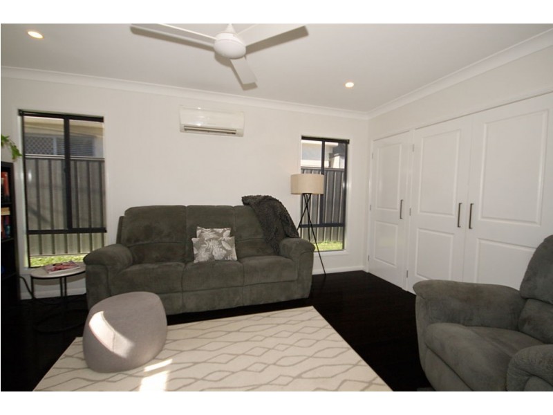 16 Blackwood Road, Manly West QLD 4179