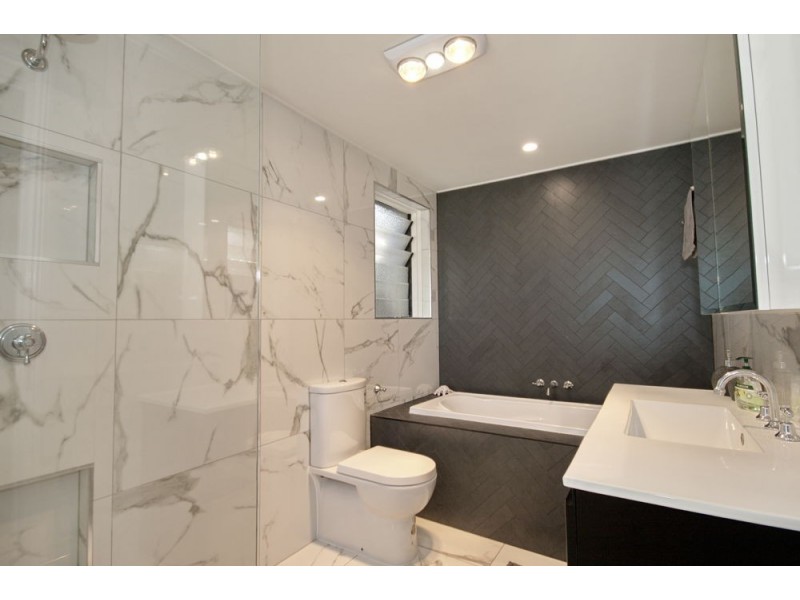 16 Blackwood Road, Manly West QLD 4179