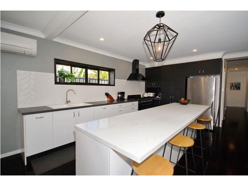 16 Blackwood Road, Manly West QLD 4179