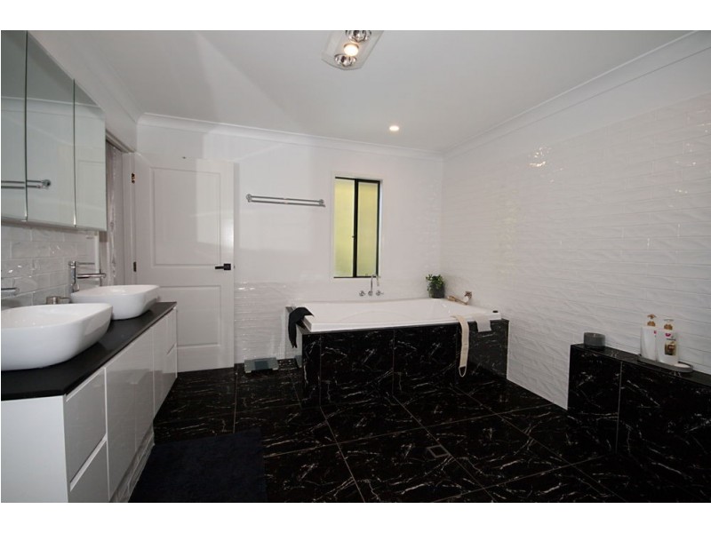 16 Blackwood Road, Manly West QLD 4179