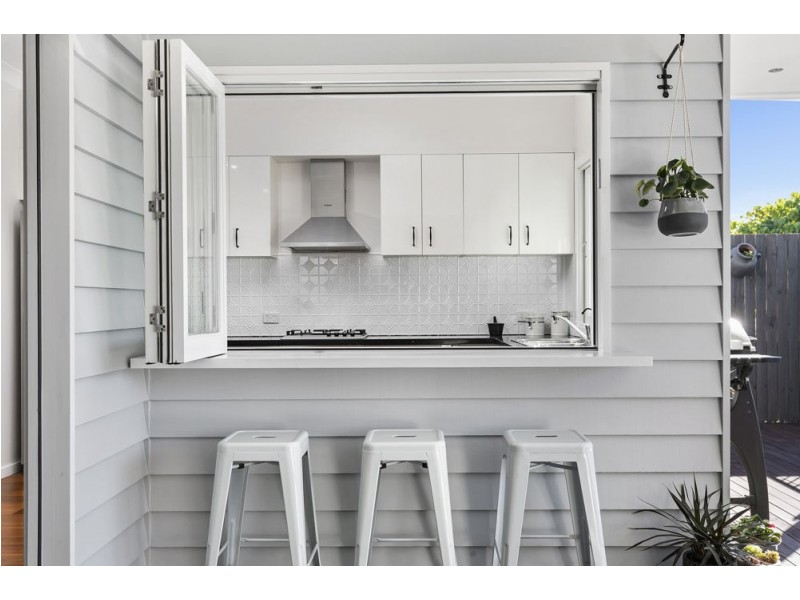 15 Carnation Road, Manly West QLD 4179