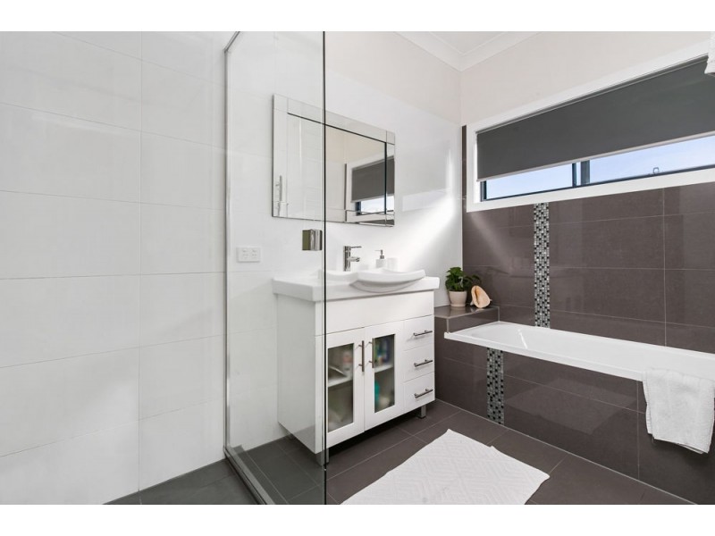 15 Carnation Road, Manly West QLD 4179