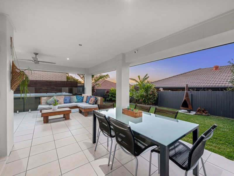 11 Manor Crescent, Wakerley QLD 4154