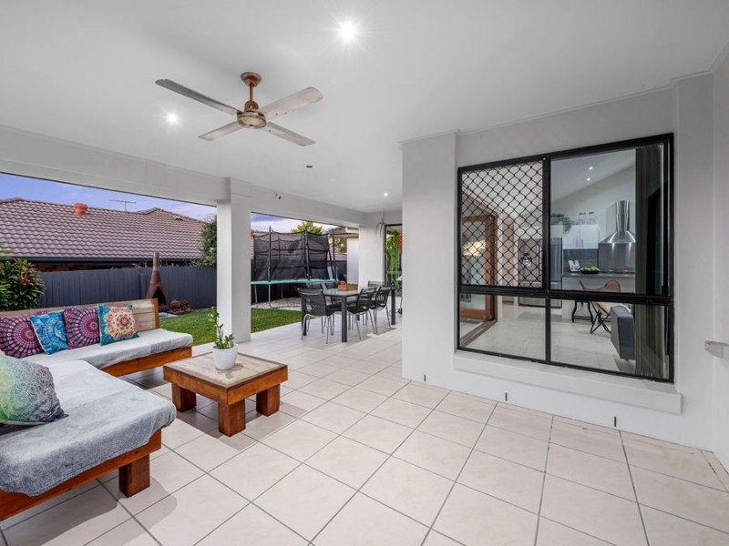11 Manor Crescent, Wakerley QLD 4154