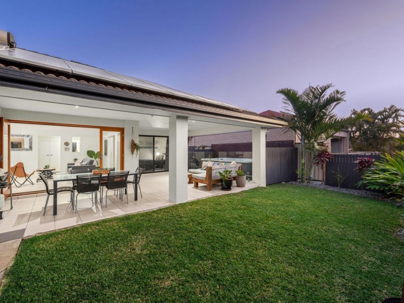 11 Manor Crescent, Wakerley QLD 4154