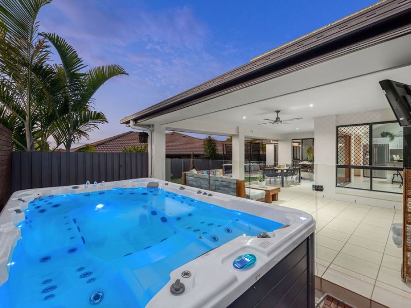 11 Manor Crescent, Wakerley QLD 4154