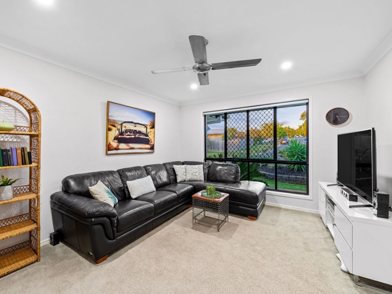 11 Manor Crescent, Wakerley QLD 4154