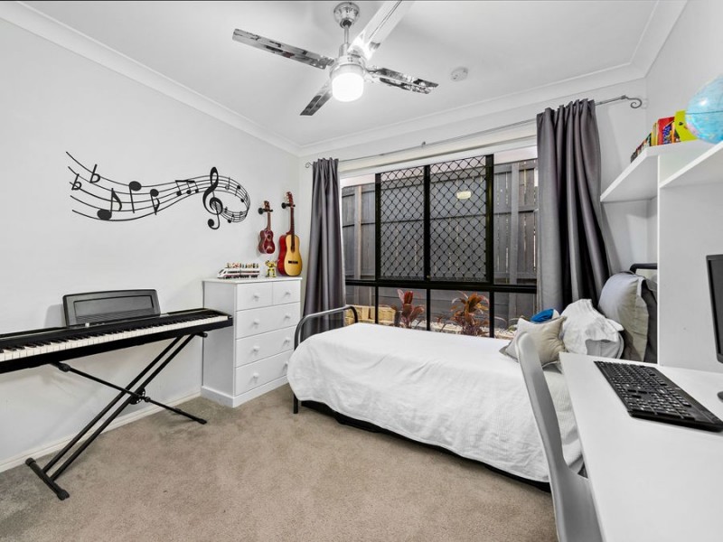 11 Manor Crescent, Wakerley QLD 4154