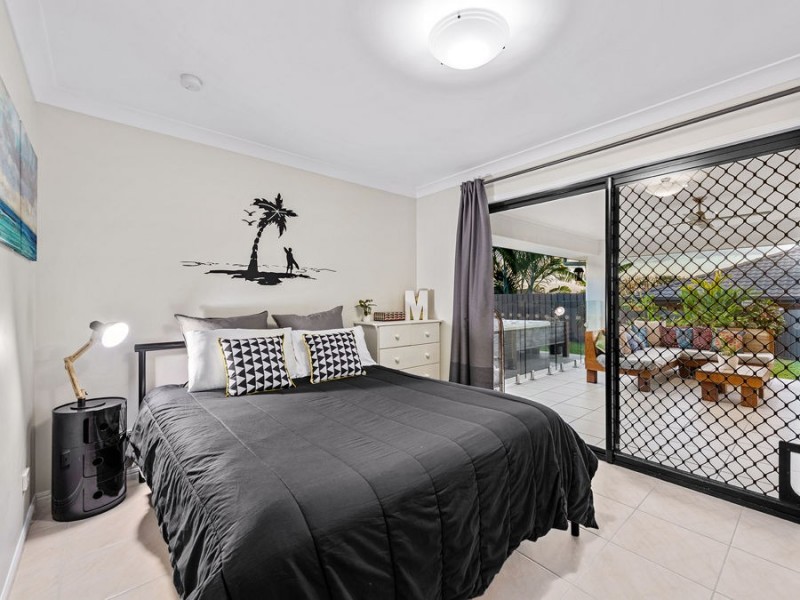 11 Manor Crescent, Wakerley QLD 4154