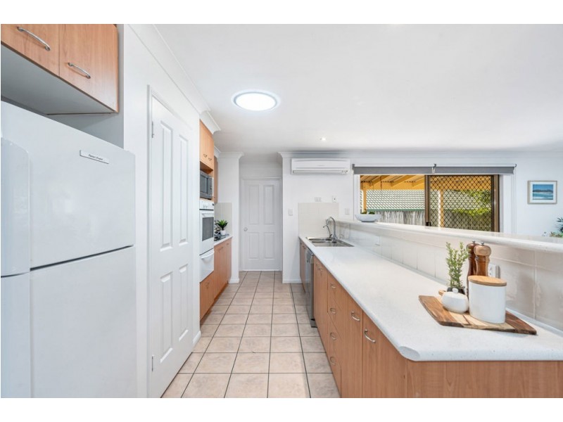 8 Fairweather Close, Manly West QLD 4179