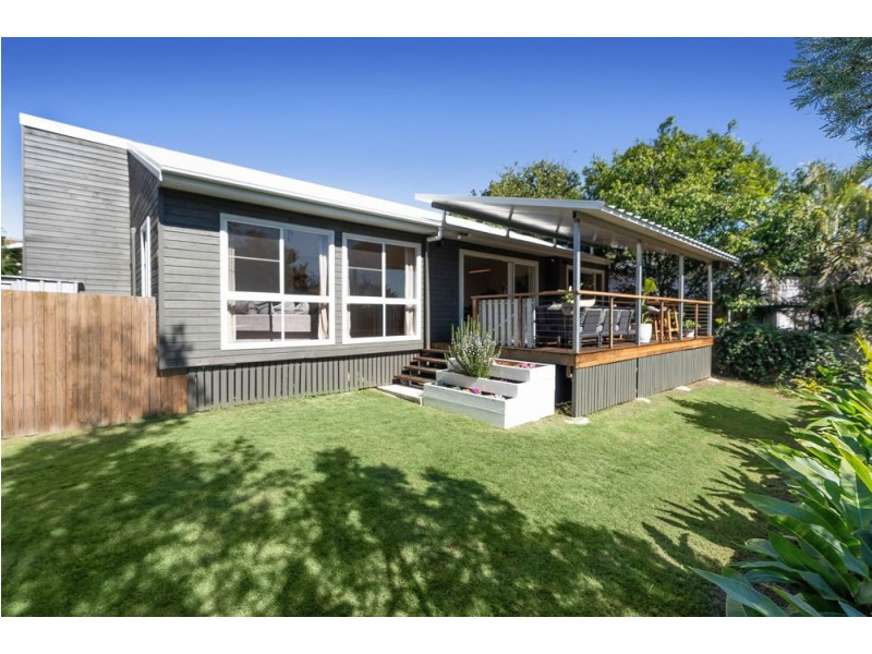 11 Primrose Parade, Wynnum QLD 4178