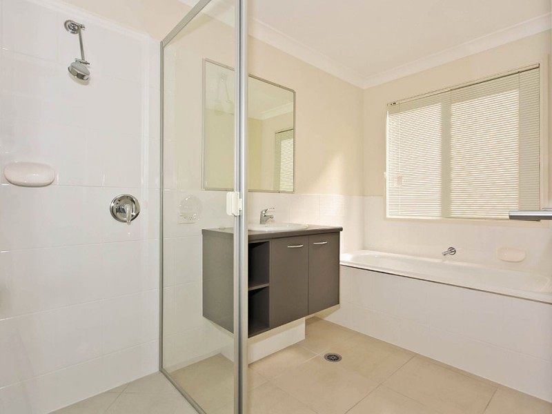 32 Worchester Crescent, Wakerley QLD 4154