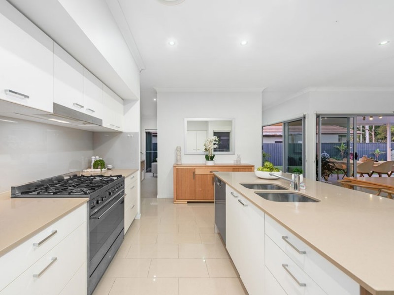 2 Clyde Court, Wakerley QLD 4154