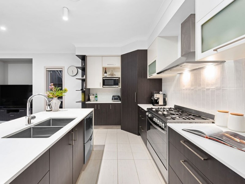 18 Baychester Place, Wakerley QLD 4154