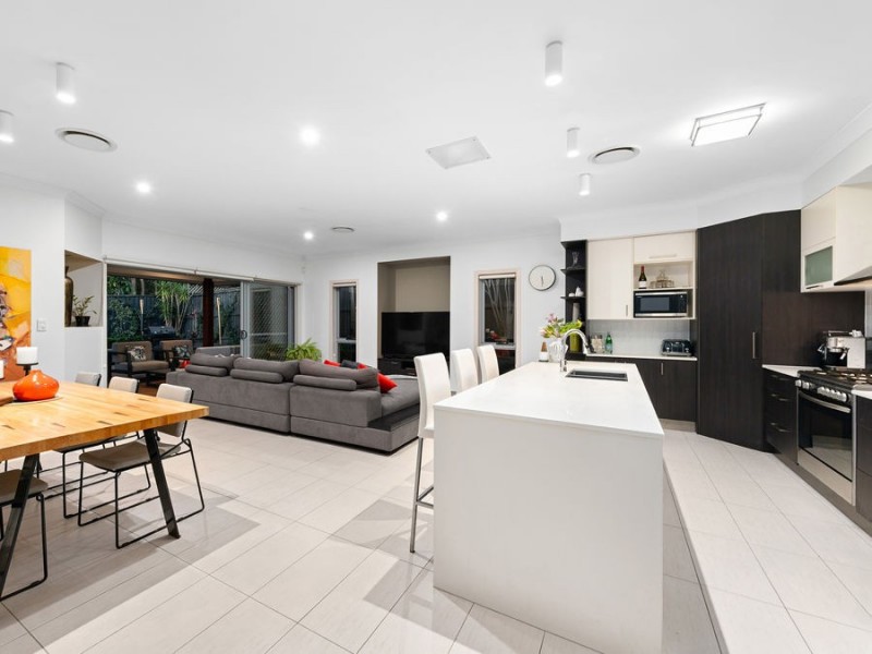 18 Baychester Place, Wakerley QLD 4154